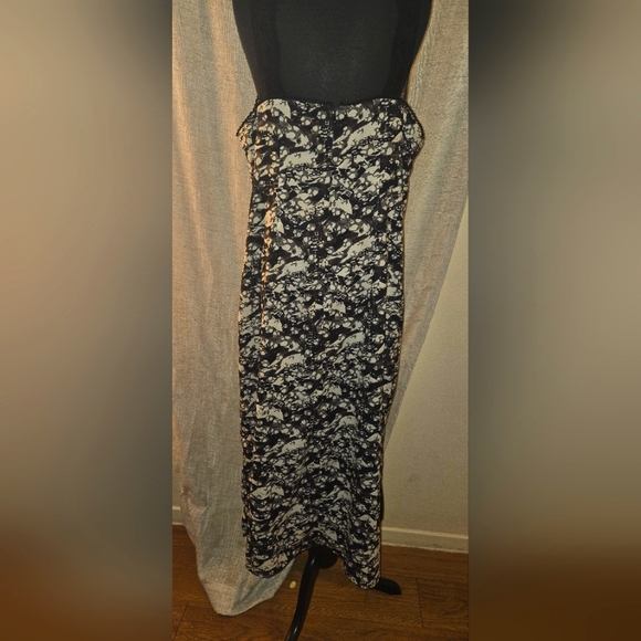 💙Used Elegant Black and Cream Women's Dress - Picture 3 of 7